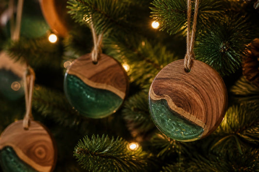 Christmas Tree Ornament Sets: Personalized & Keepsake Collections