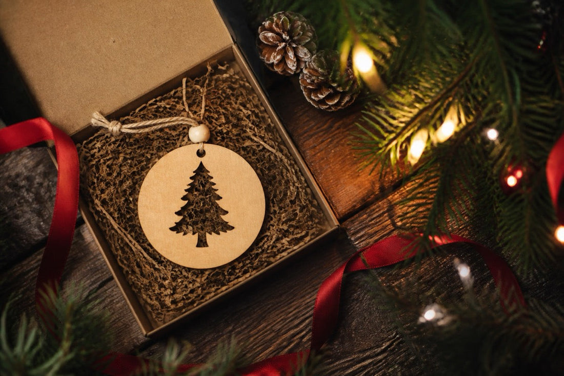 Tree with Ornaments: Choosing Personalized Sets for 2026